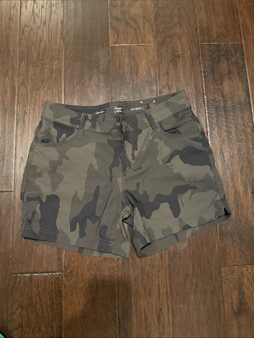 Prana Camouflage Stretch Shorts - Green Camo Size 8